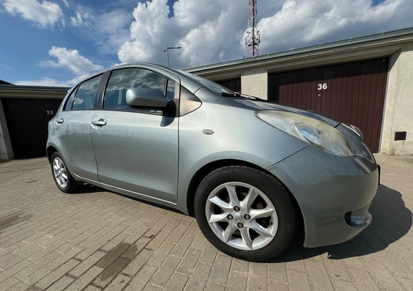 Toyota Yaris cena 15900 przebieg: 117000, rok produkcji 2007 z Mława małe 67